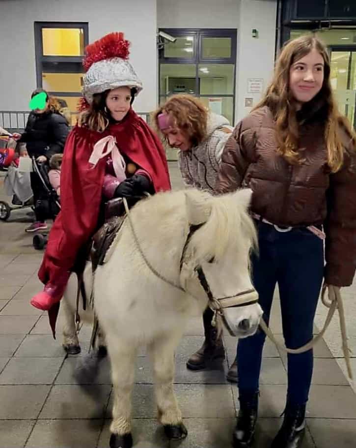 Josefine führte stimmungsvollen Martinsumzug an - Titelbild